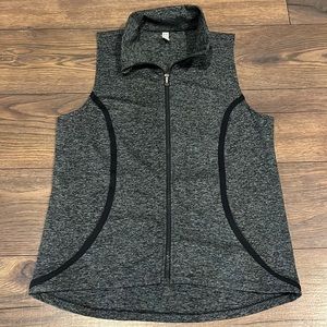 Under Armour woman’s vest heather gray size large
